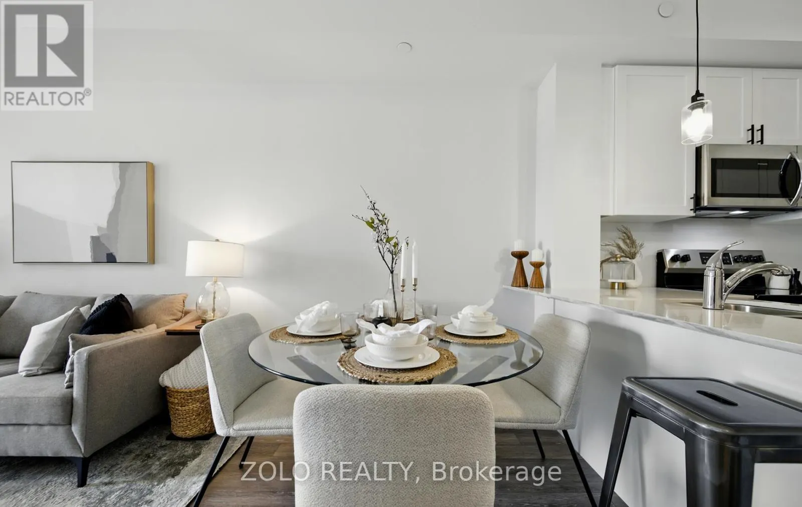 215 - 50 LAKEBREEZE DRIVE