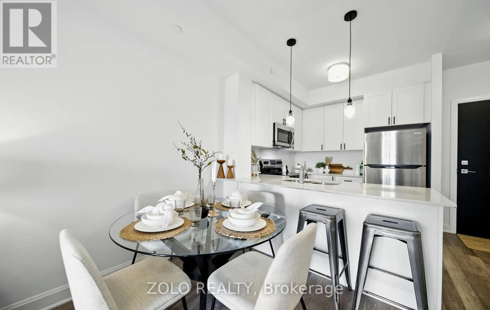 215 - 50 LAKEBREEZE DRIVE
