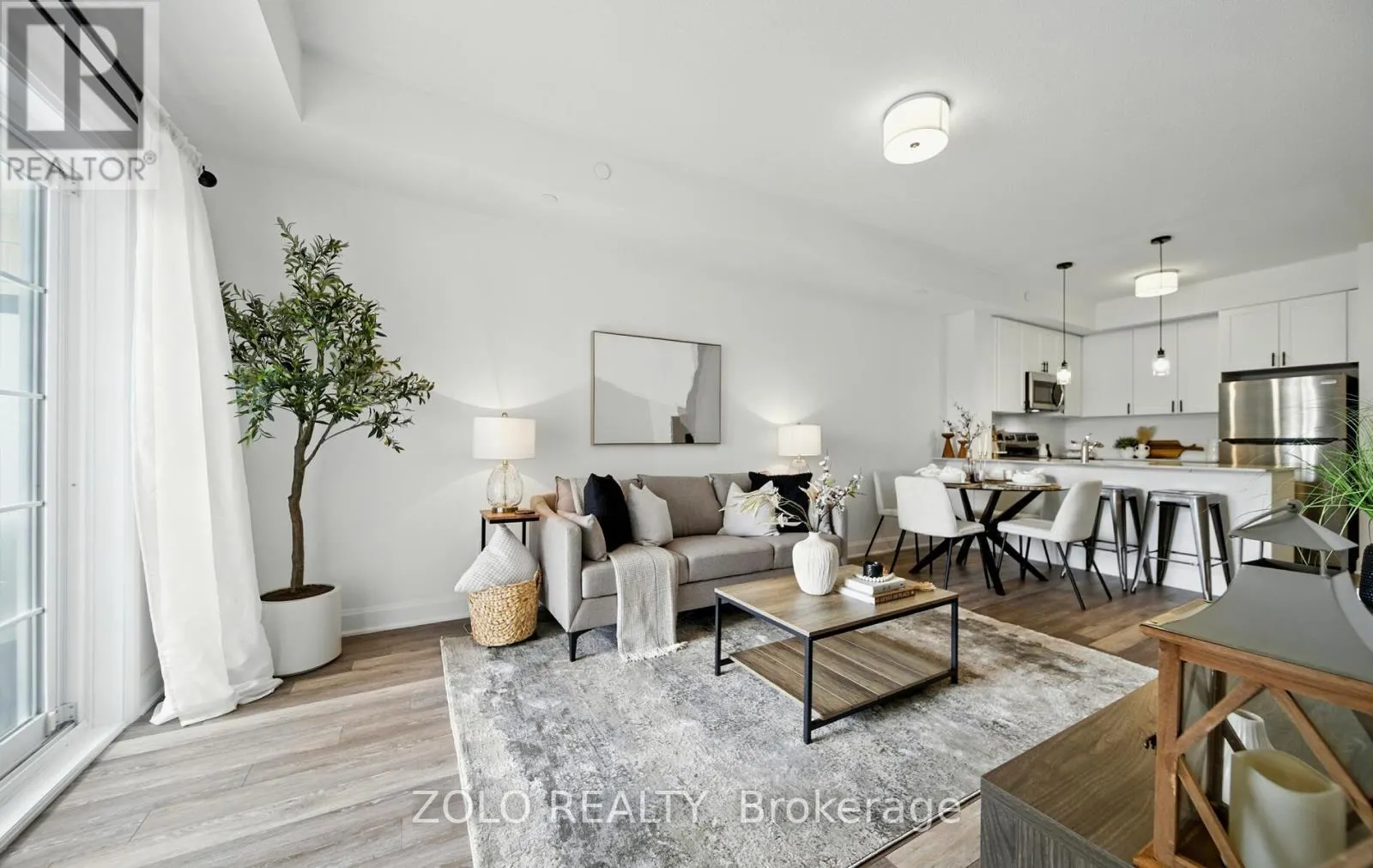 215 - 50 LAKEBREEZE DRIVE