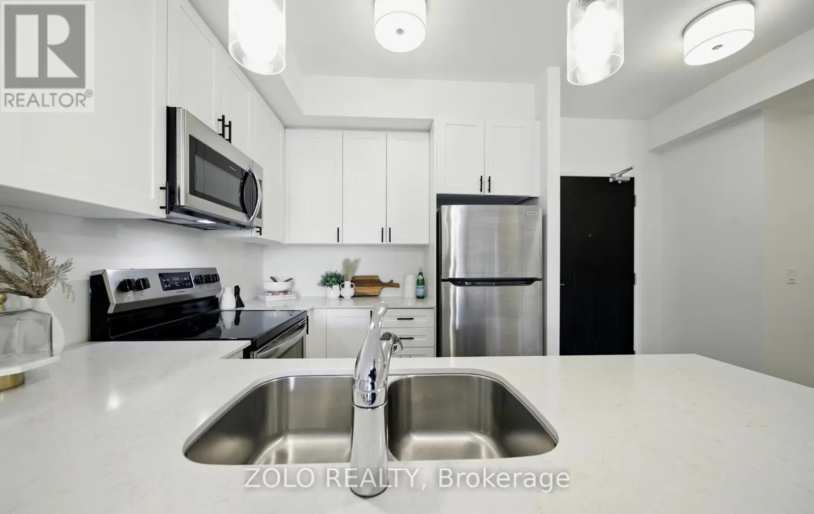 215 - 50 LAKEBREEZE DRIVE