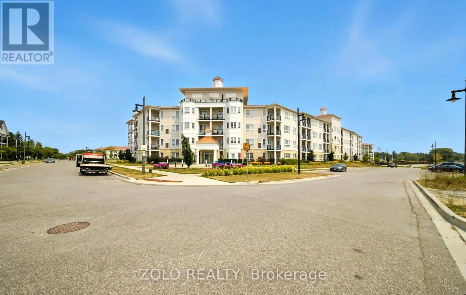 215 - 50 LAKEBREEZE DRIVE