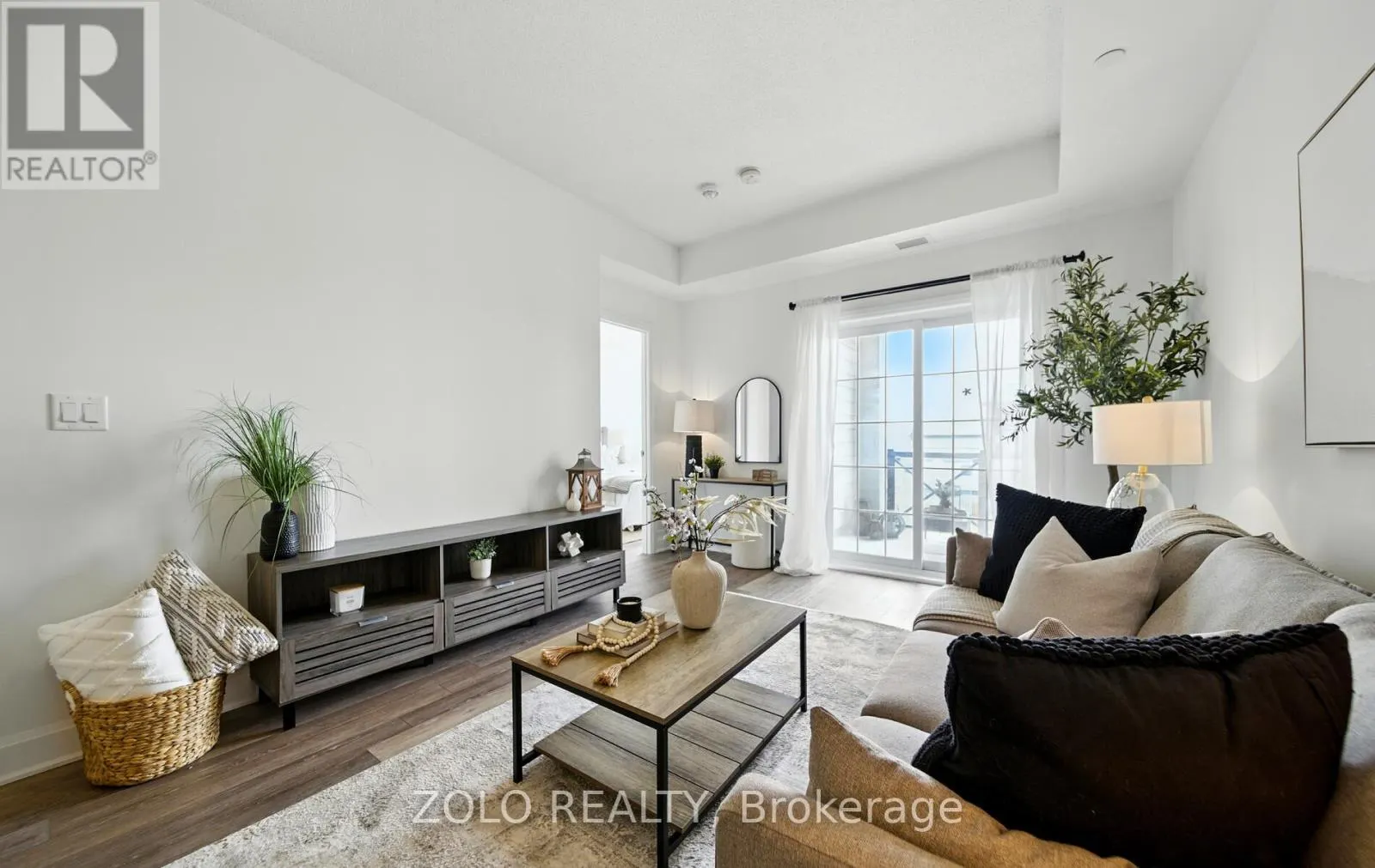 215 - 50 LAKEBREEZE DRIVE