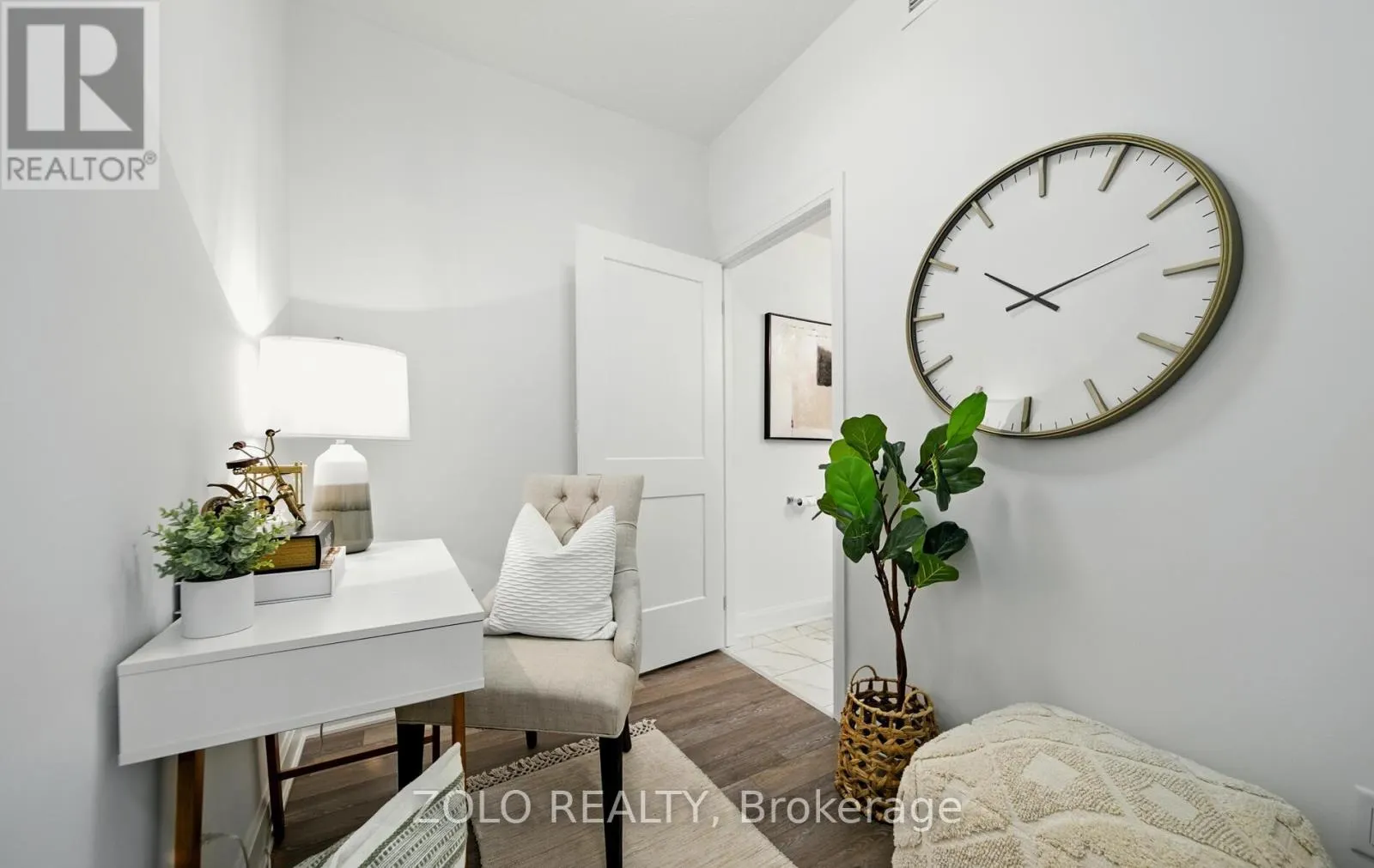 215 - 50 LAKEBREEZE DRIVE