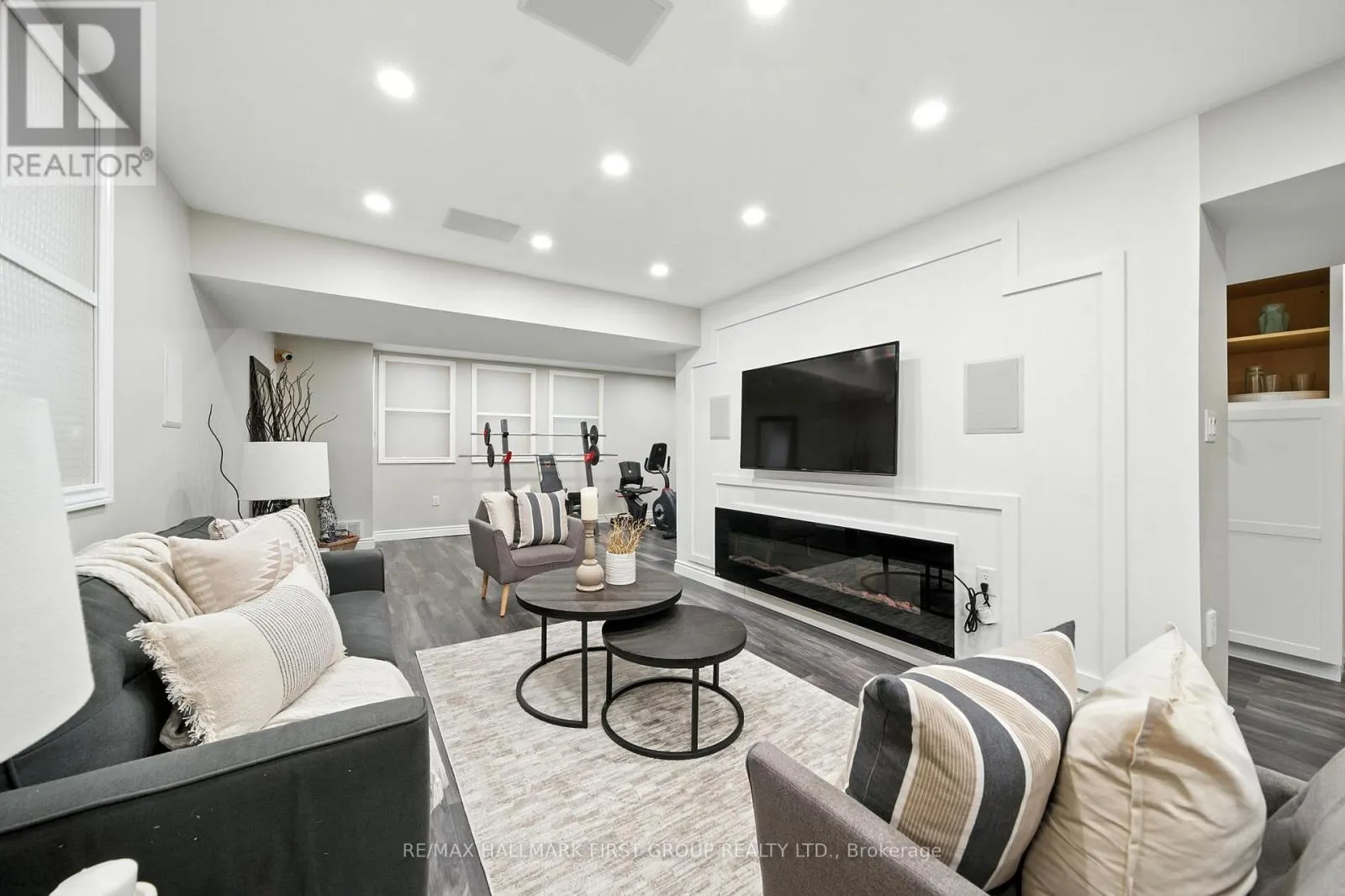 1886 RIVERTON COURT