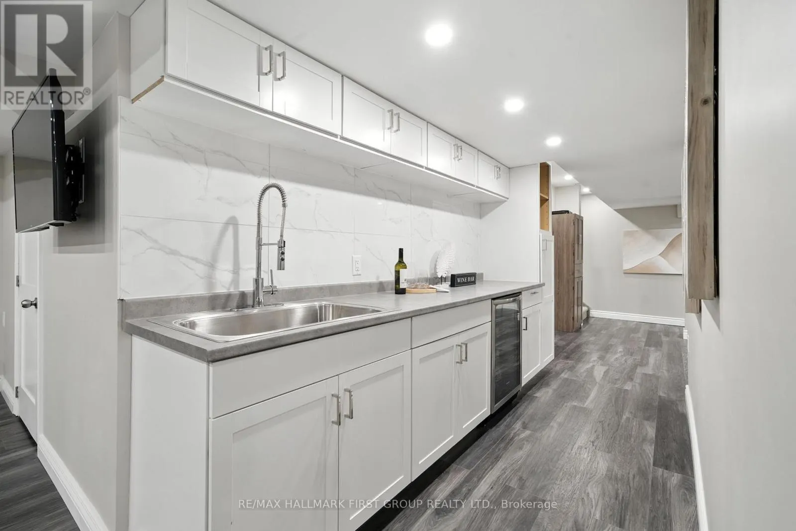 1886 RIVERTON COURT