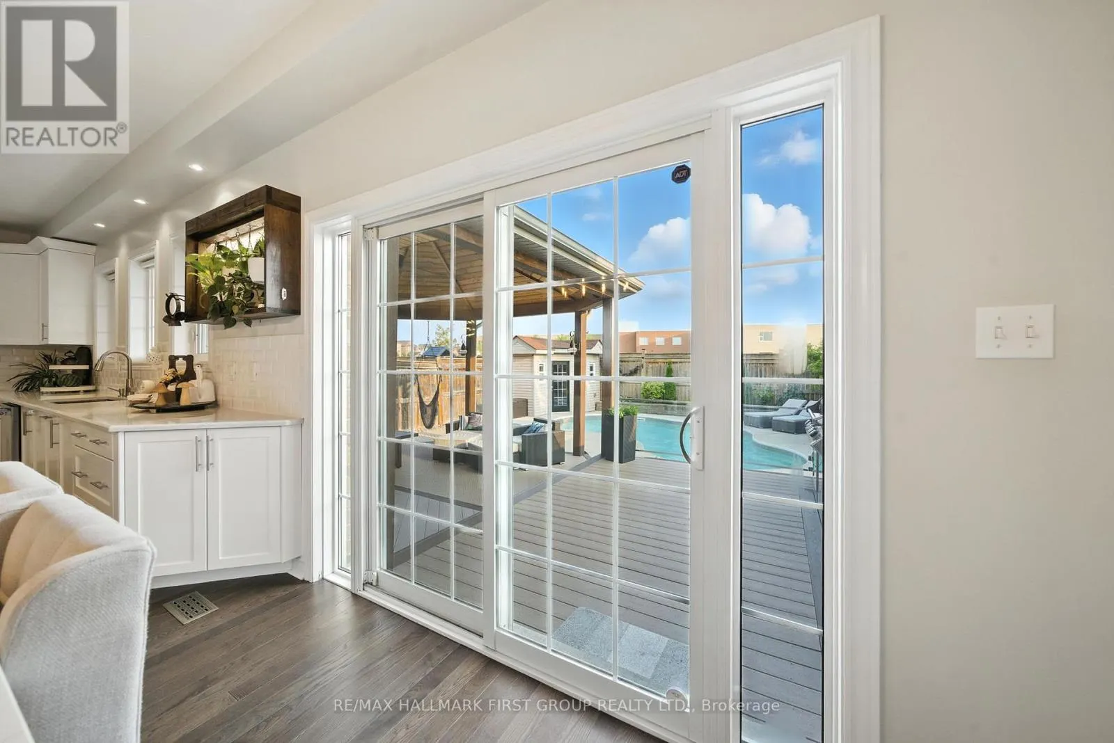 1886 RIVERTON COURT