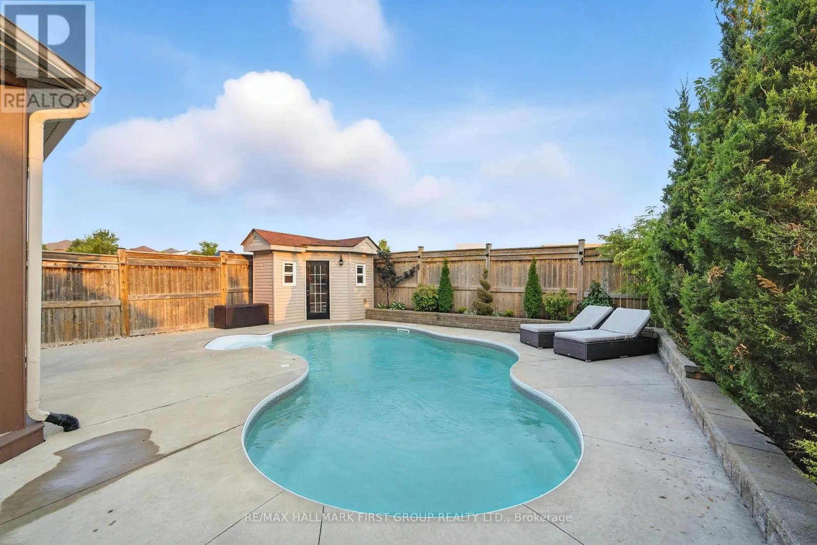 1886 RIVERTON COURT