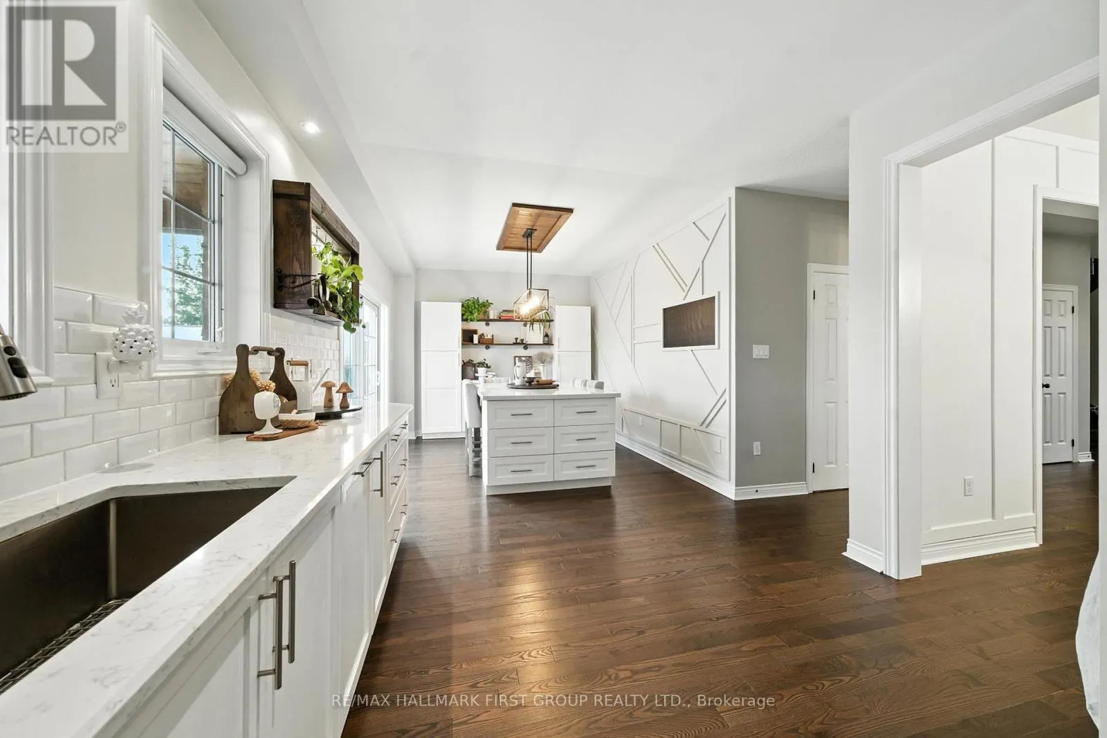 1886 RIVERTON COURT