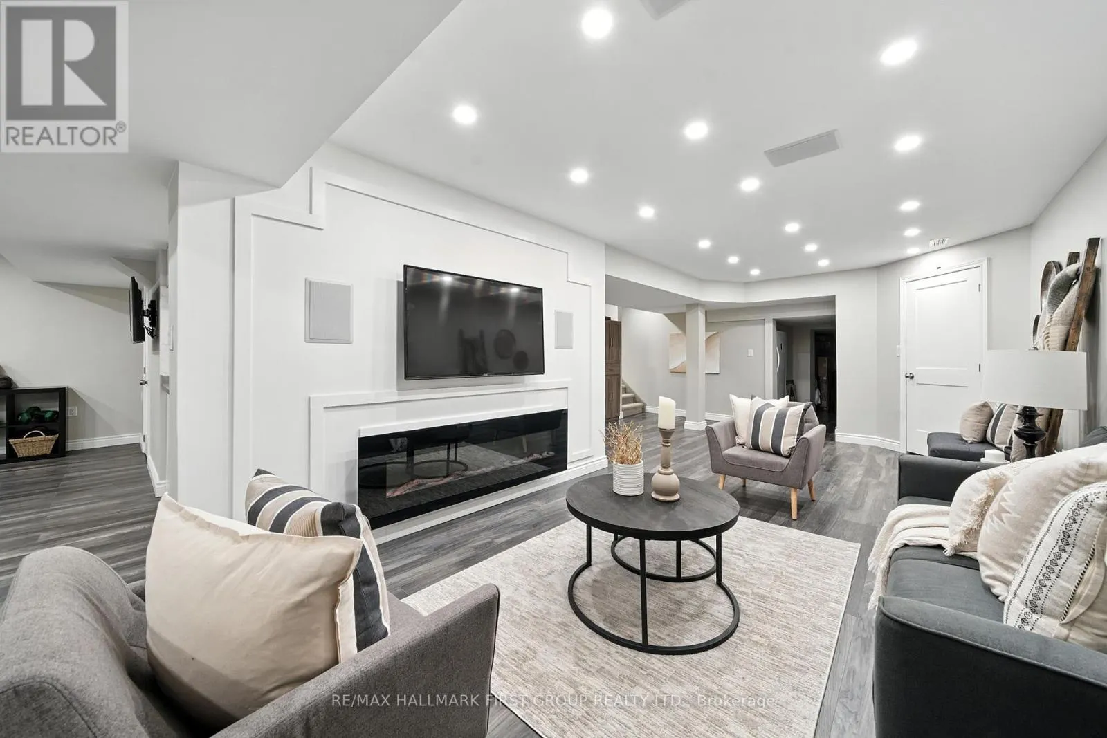 1886 RIVERTON COURT