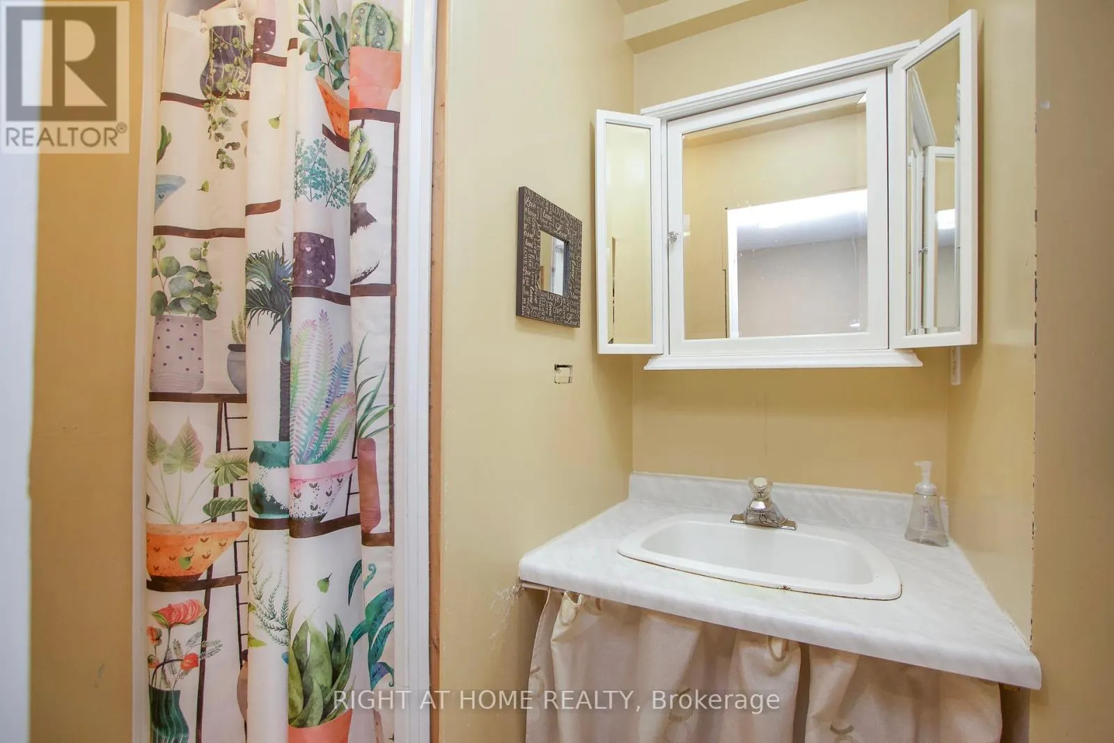 102 HIALEAH CRESCENT