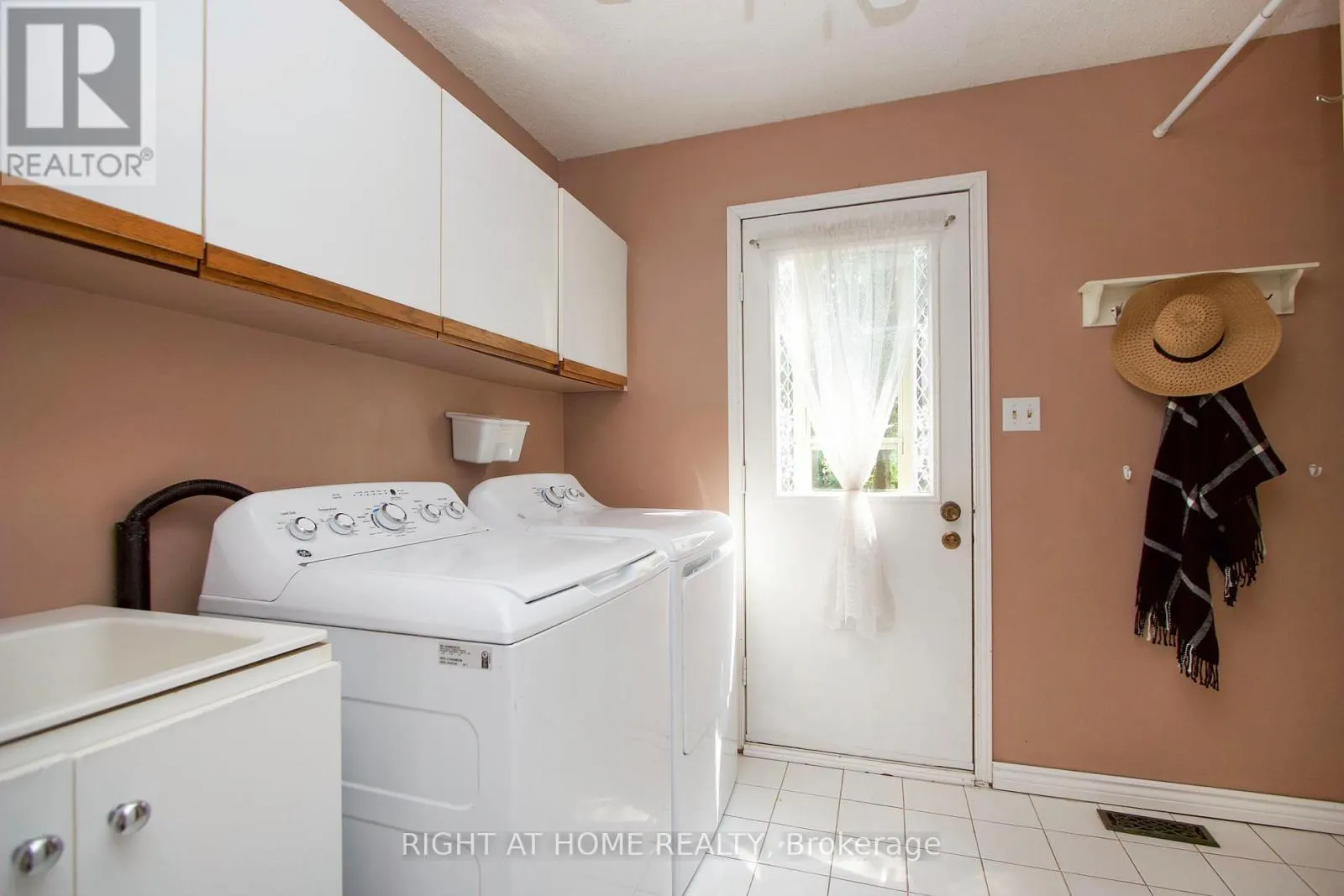 102 HIALEAH CRESCENT