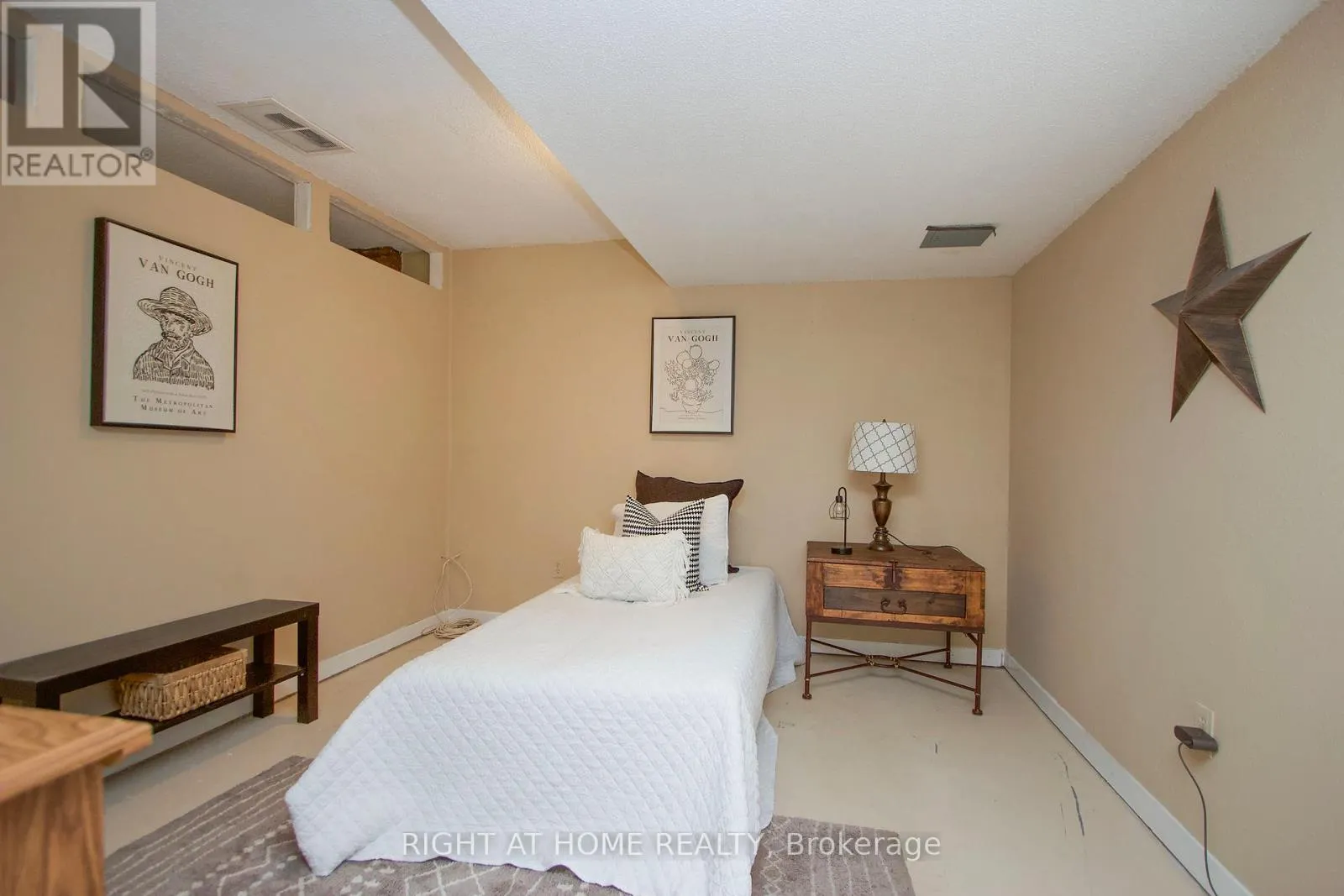 102 HIALEAH CRESCENT