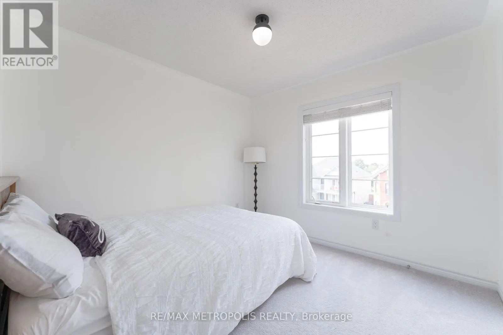 6 CORNERSIDE WAY