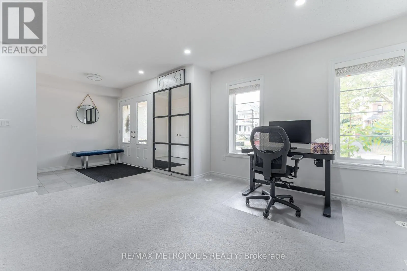 6 CORNERSIDE WAY