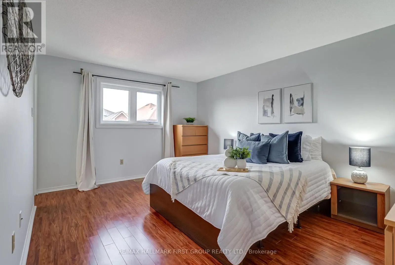1633 AUTUMN CRESCENT