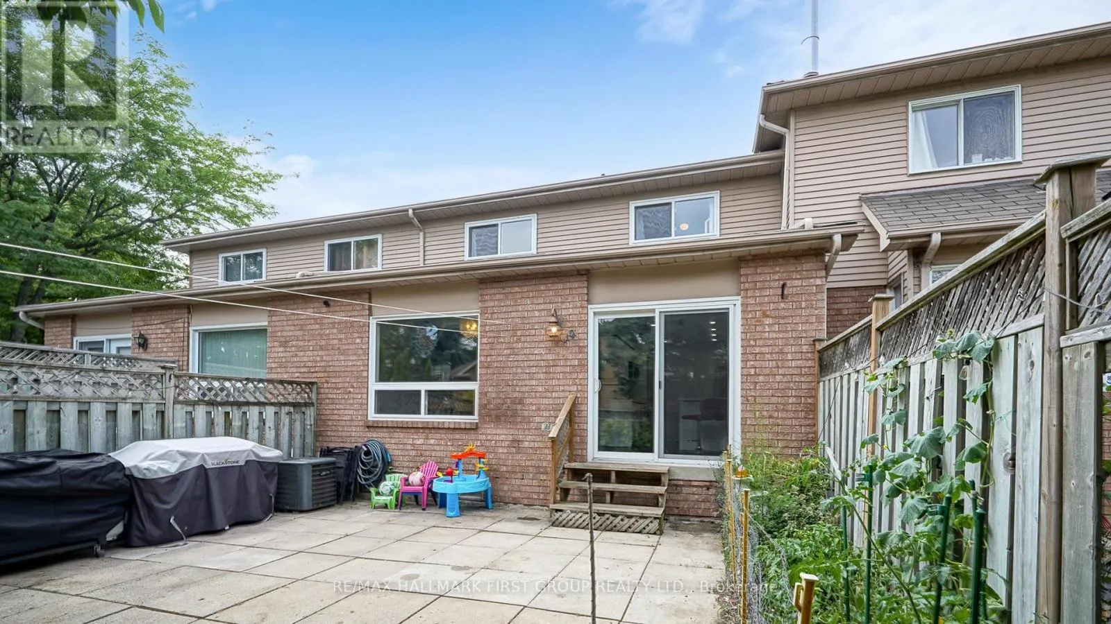 54 DAVIES CRESCENT