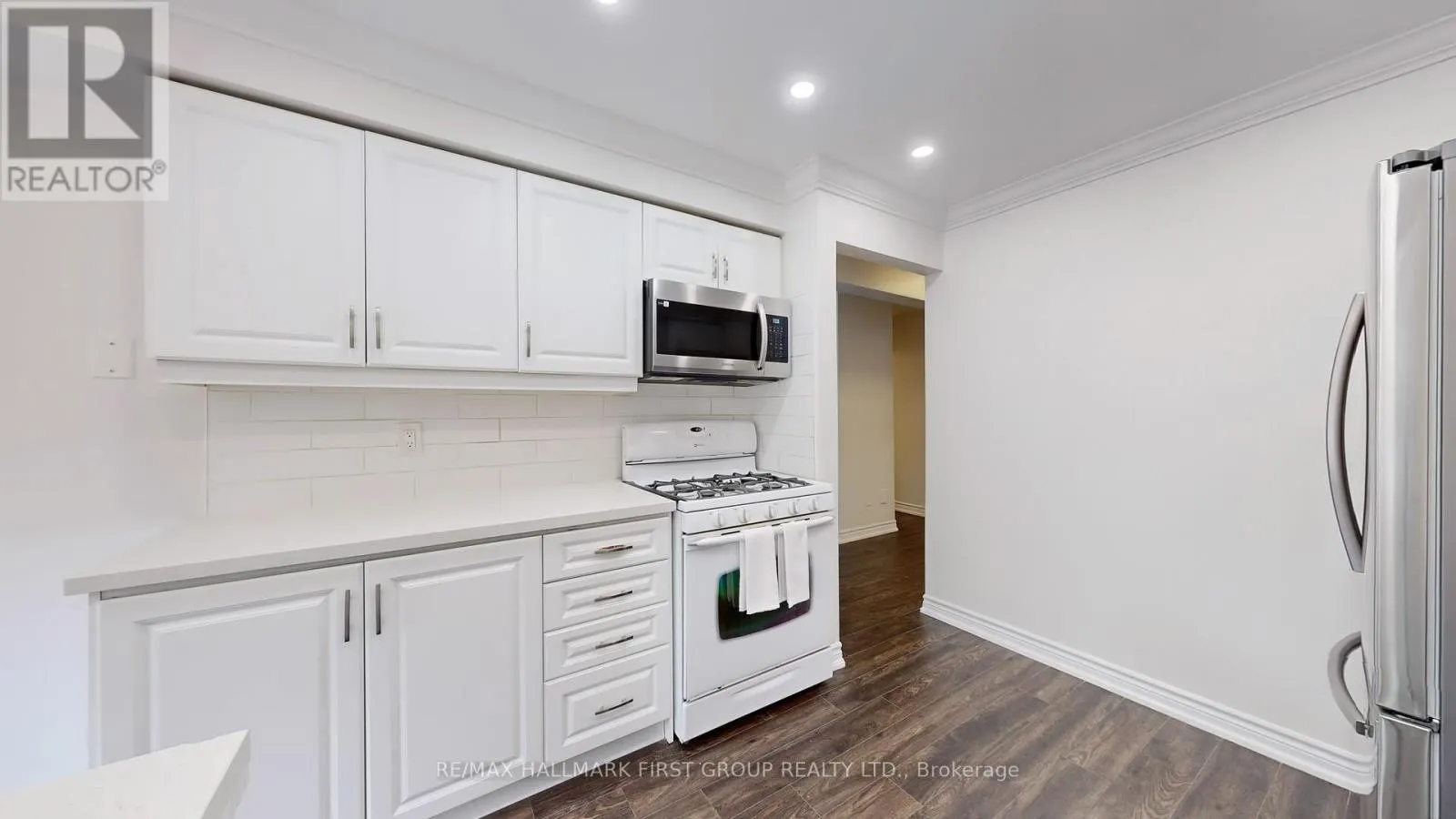 54 DAVIES CRESCENT