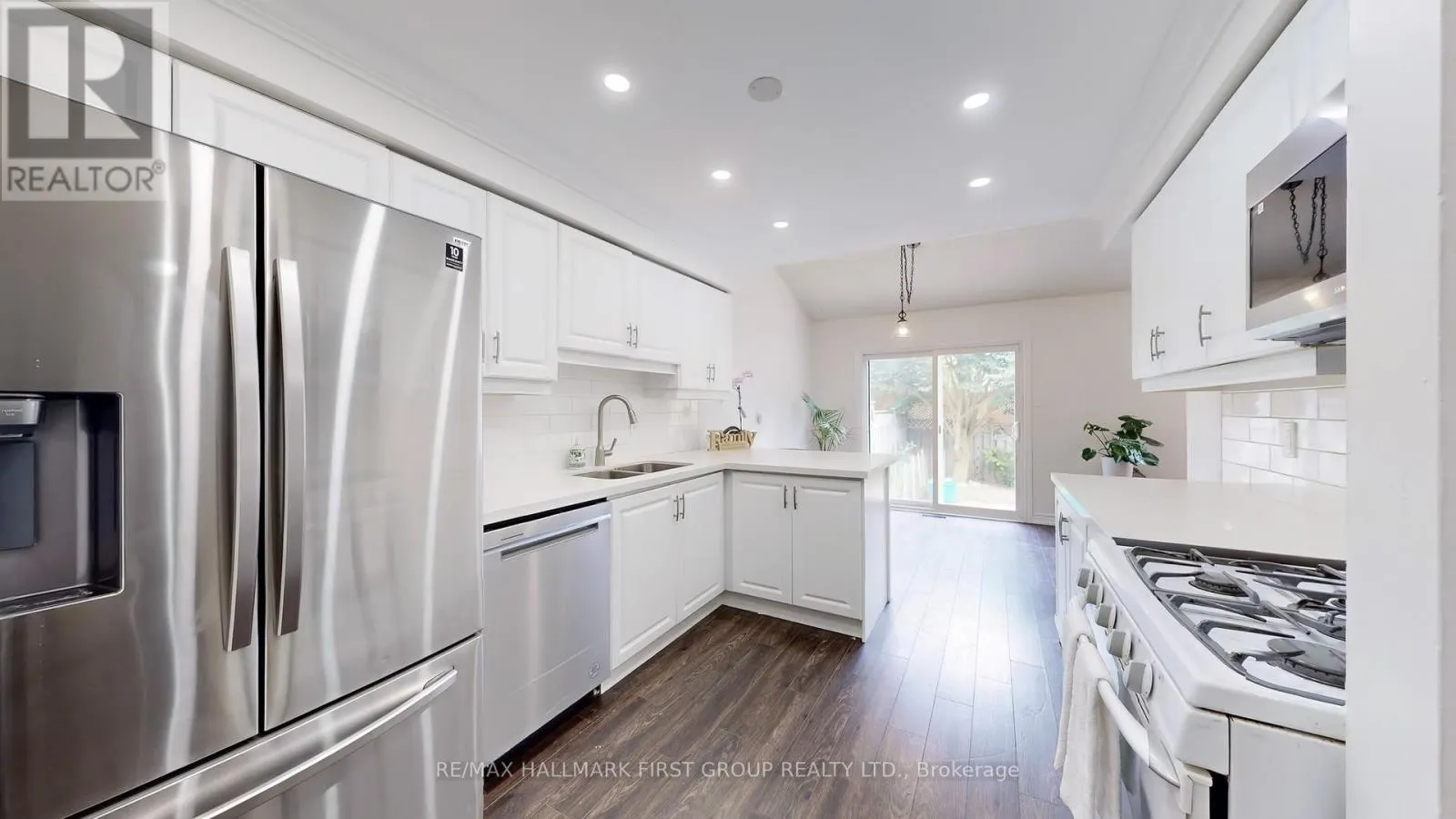 54 DAVIES CRESCENT