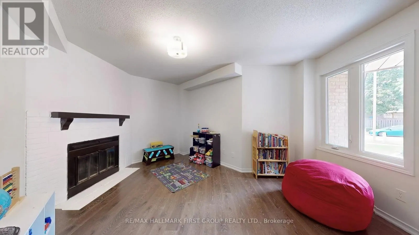 54 DAVIES CRESCENT