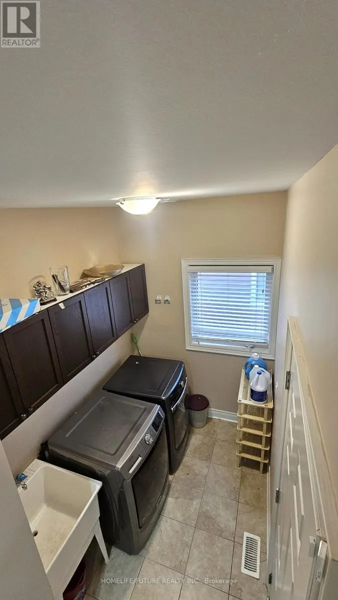 2076 QUEENSBURY DRIVE