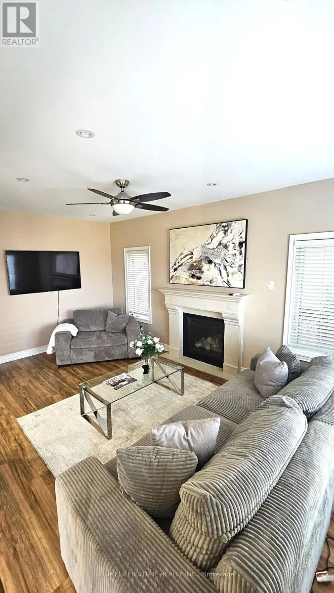 2076 QUEENSBURY DRIVE