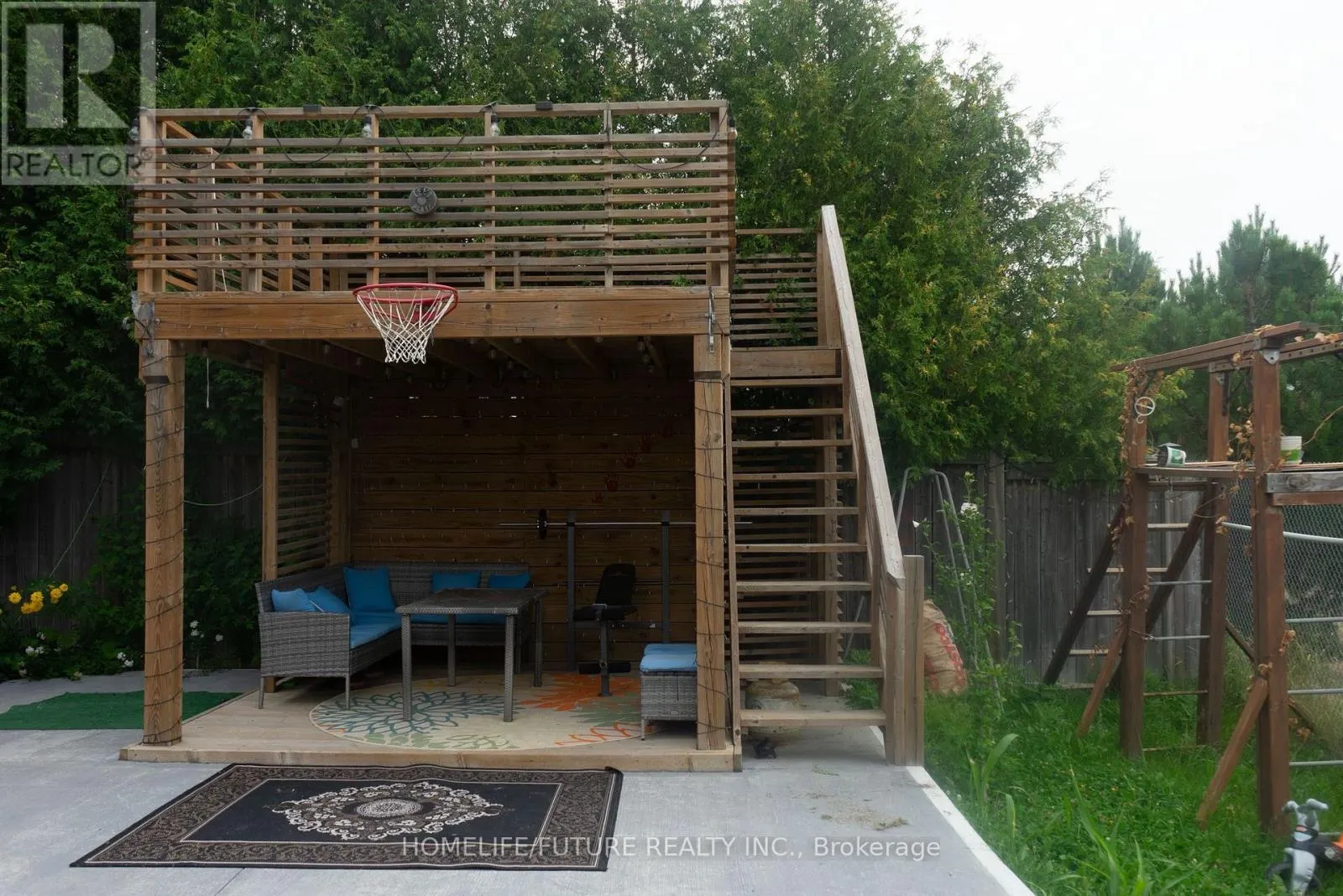 2076 QUEENSBURY DRIVE