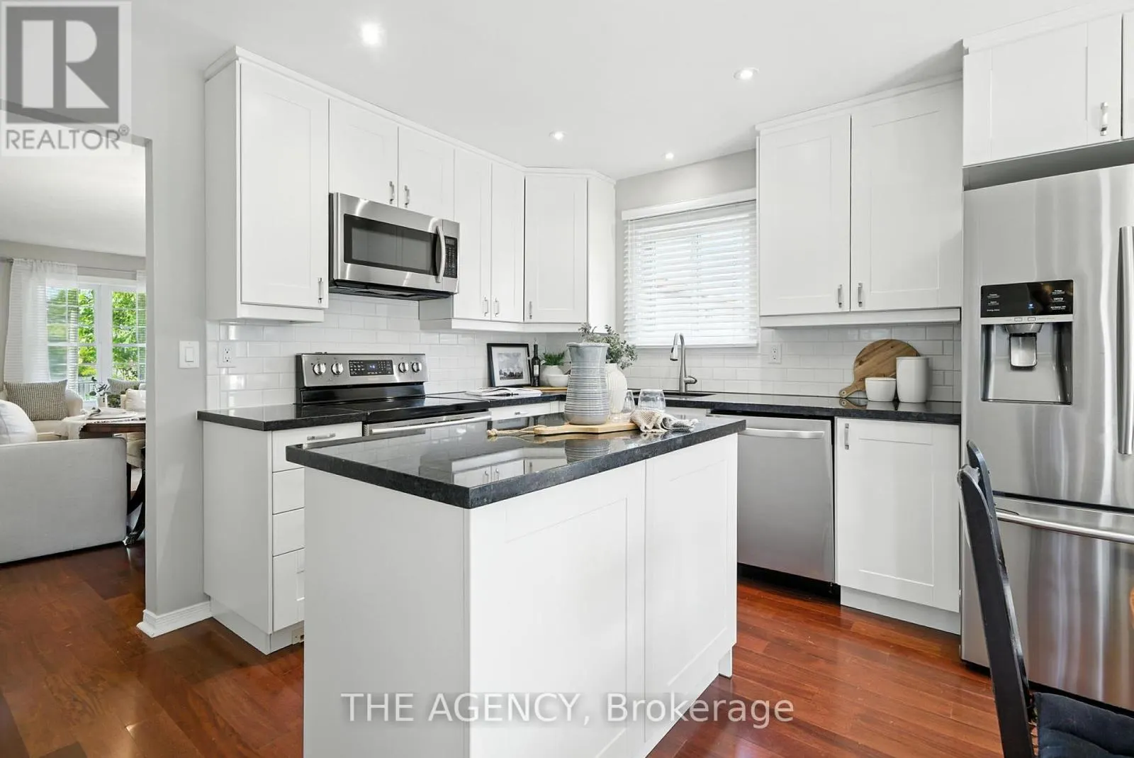 1541 BENTLEY LANE