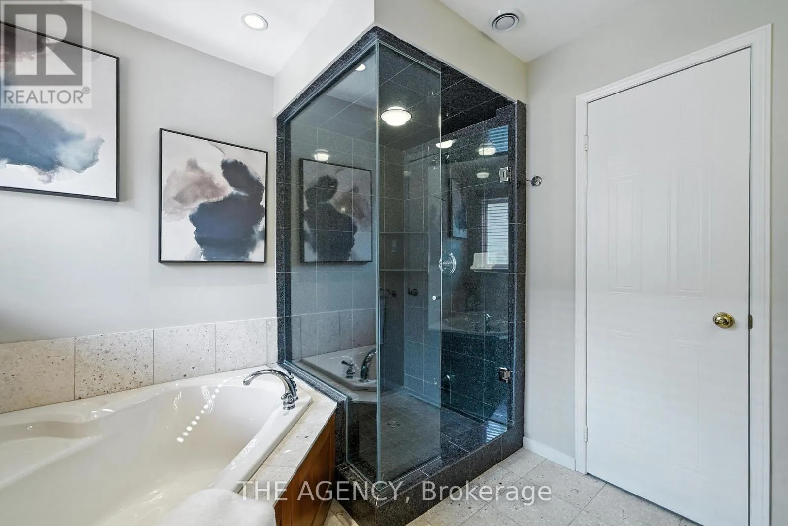 1541 BENTLEY LANE