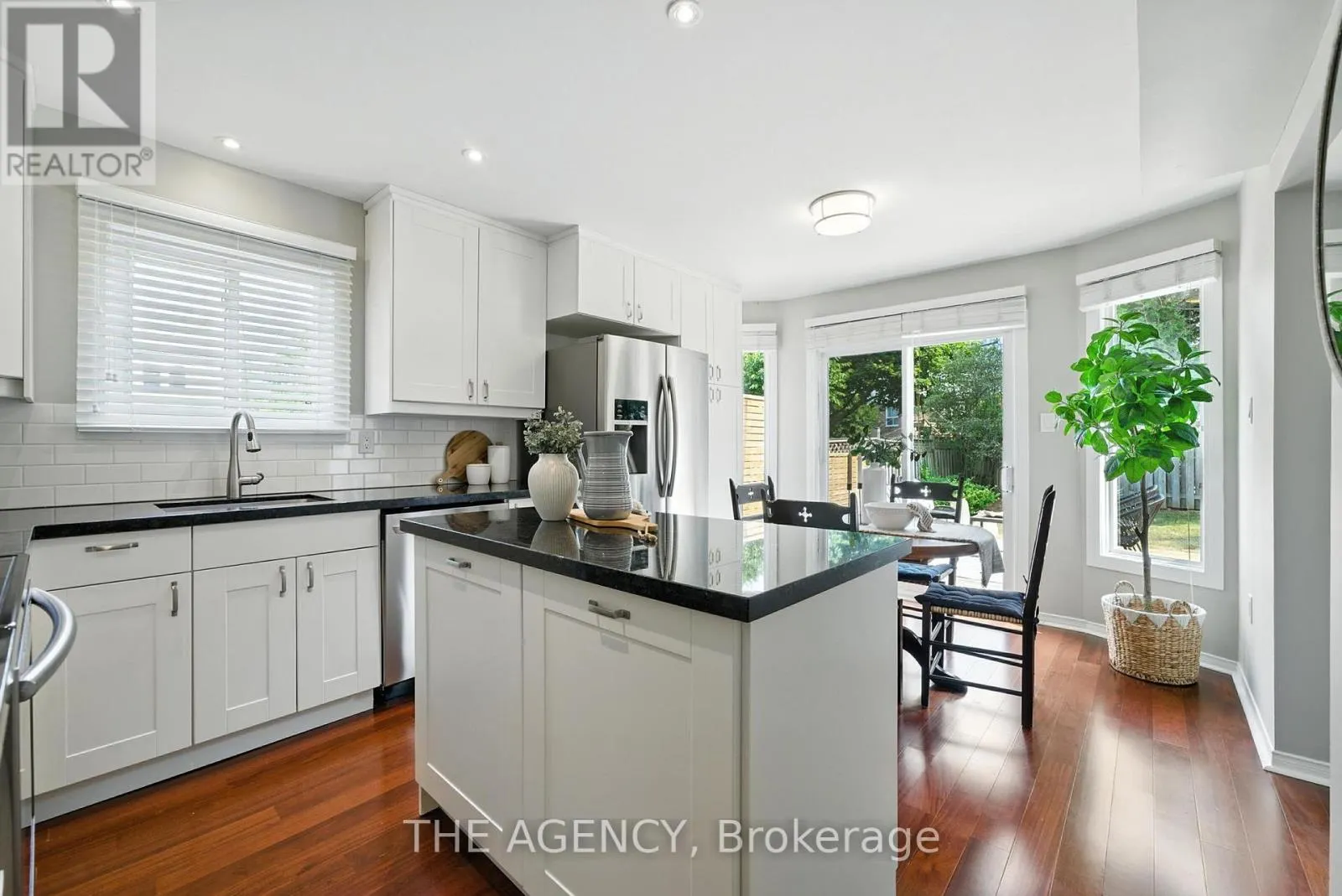 1541 BENTLEY LANE