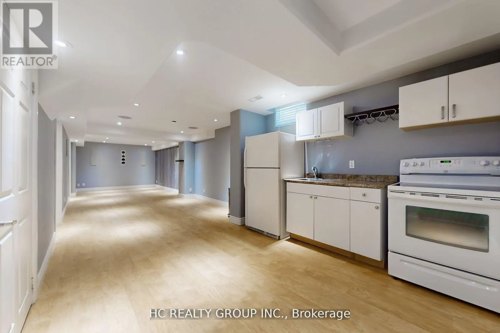 8 BEAUMARIS CRESCENT