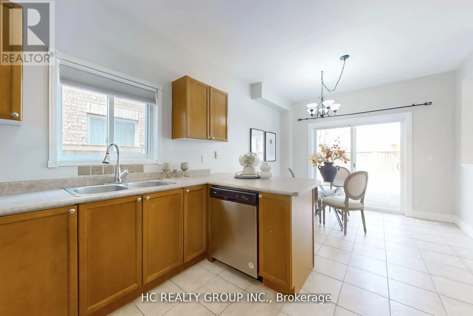 8 BEAUMARIS CRESCENT