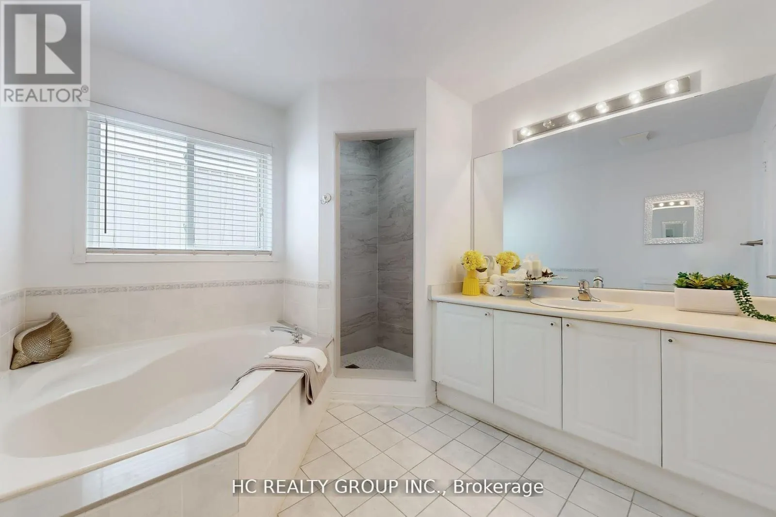 8 BEAUMARIS CRESCENT
