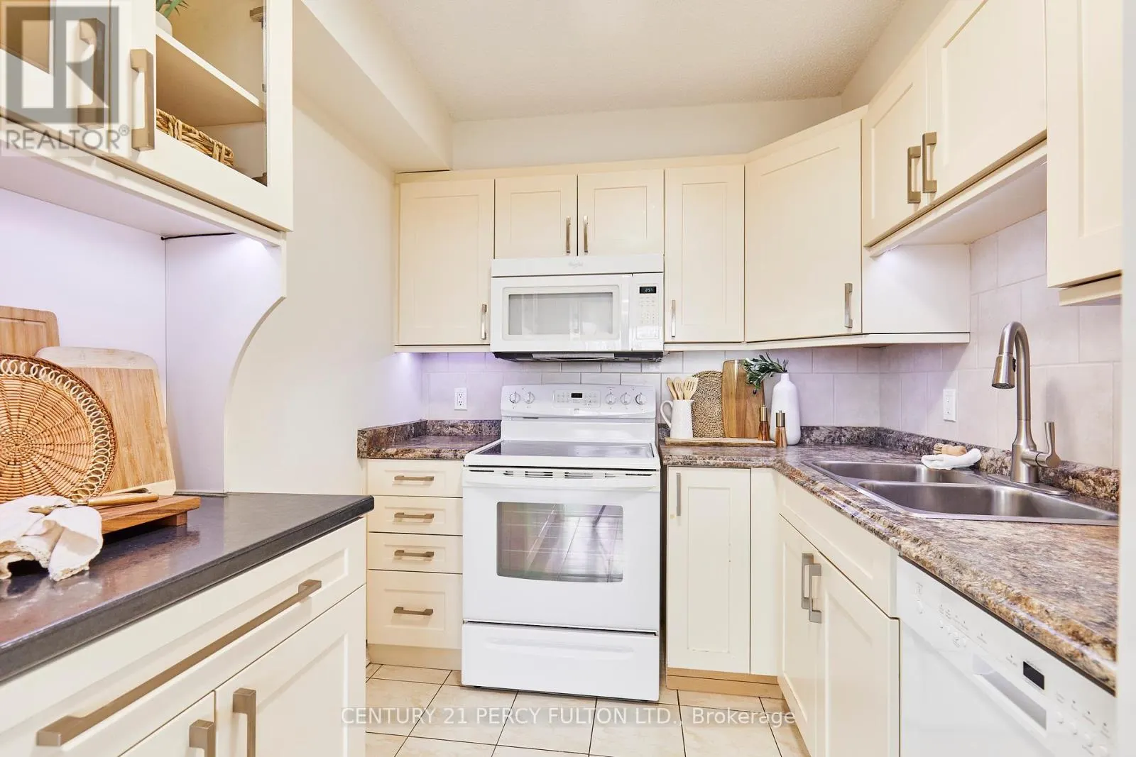 PH12 - 55 WILLIAM STREET E