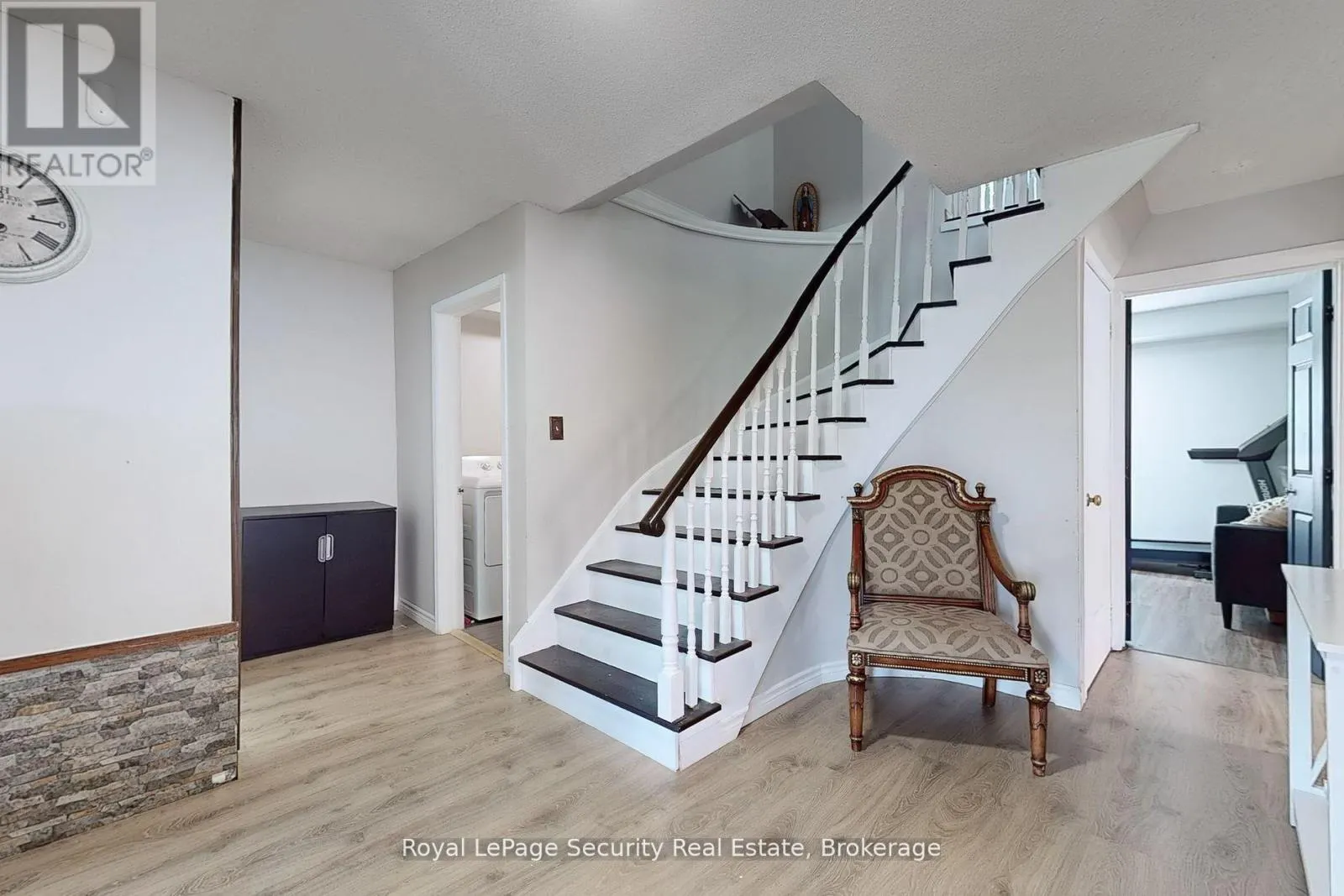 42 GARDINER DRIVE