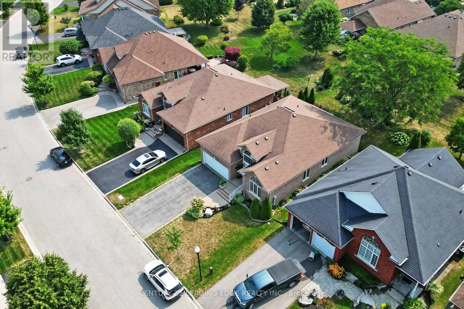 320 WATERBURY CRESCENT