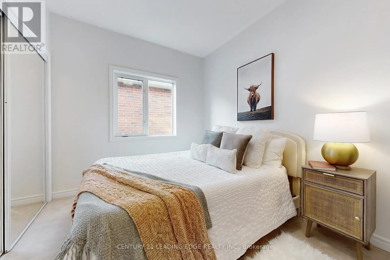 320 WATERBURY CRESCENT