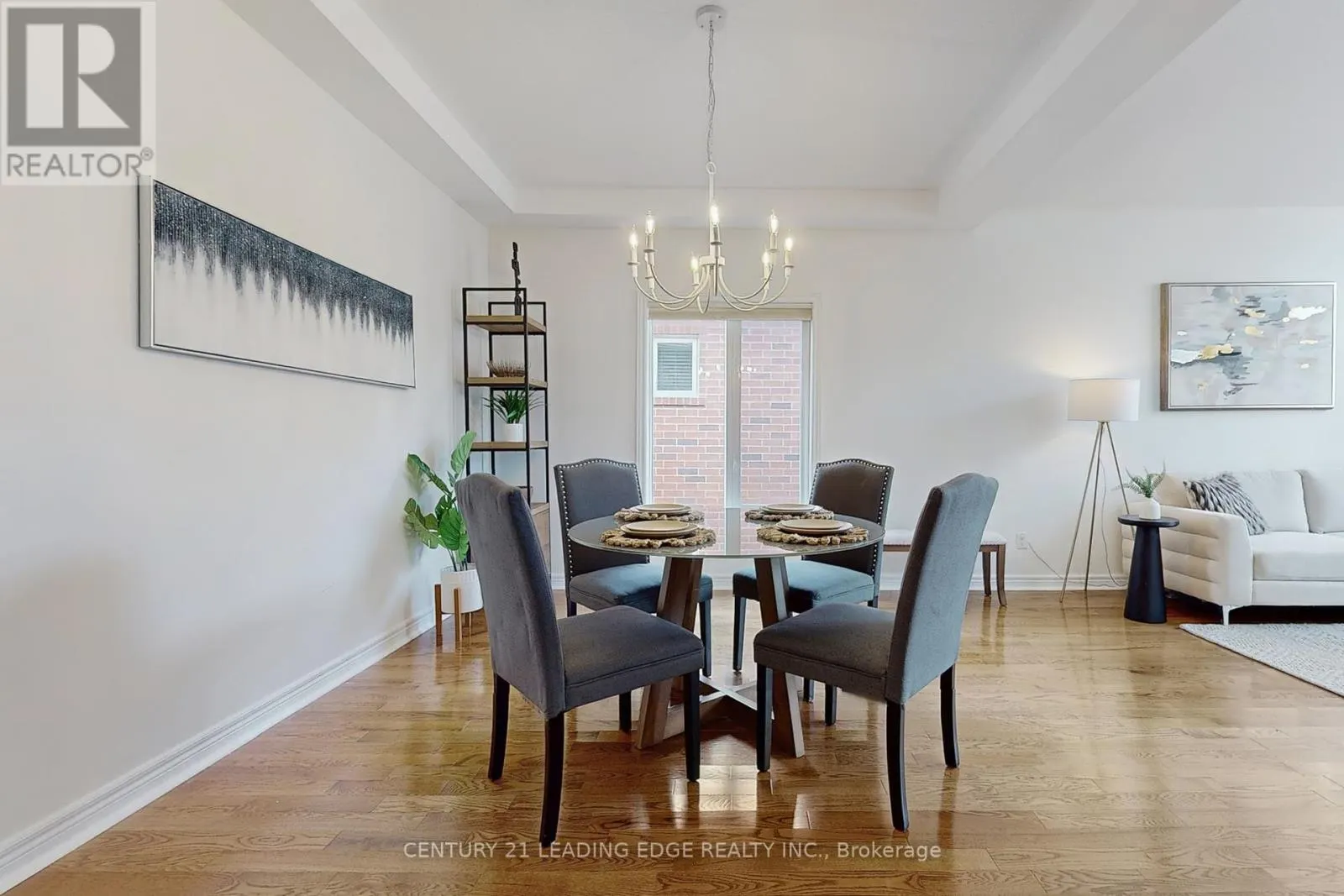 320 WATERBURY CRESCENT