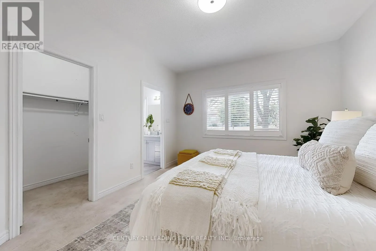 320 WATERBURY CRESCENT