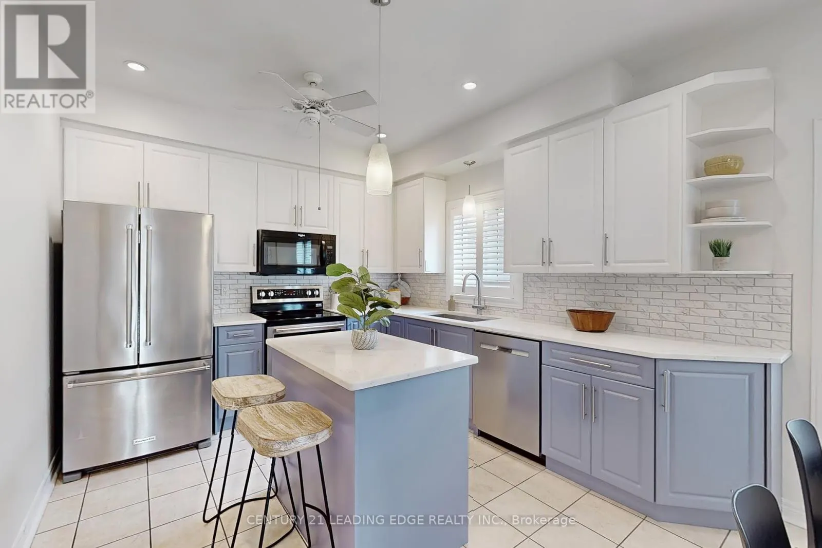 320 WATERBURY CRESCENT