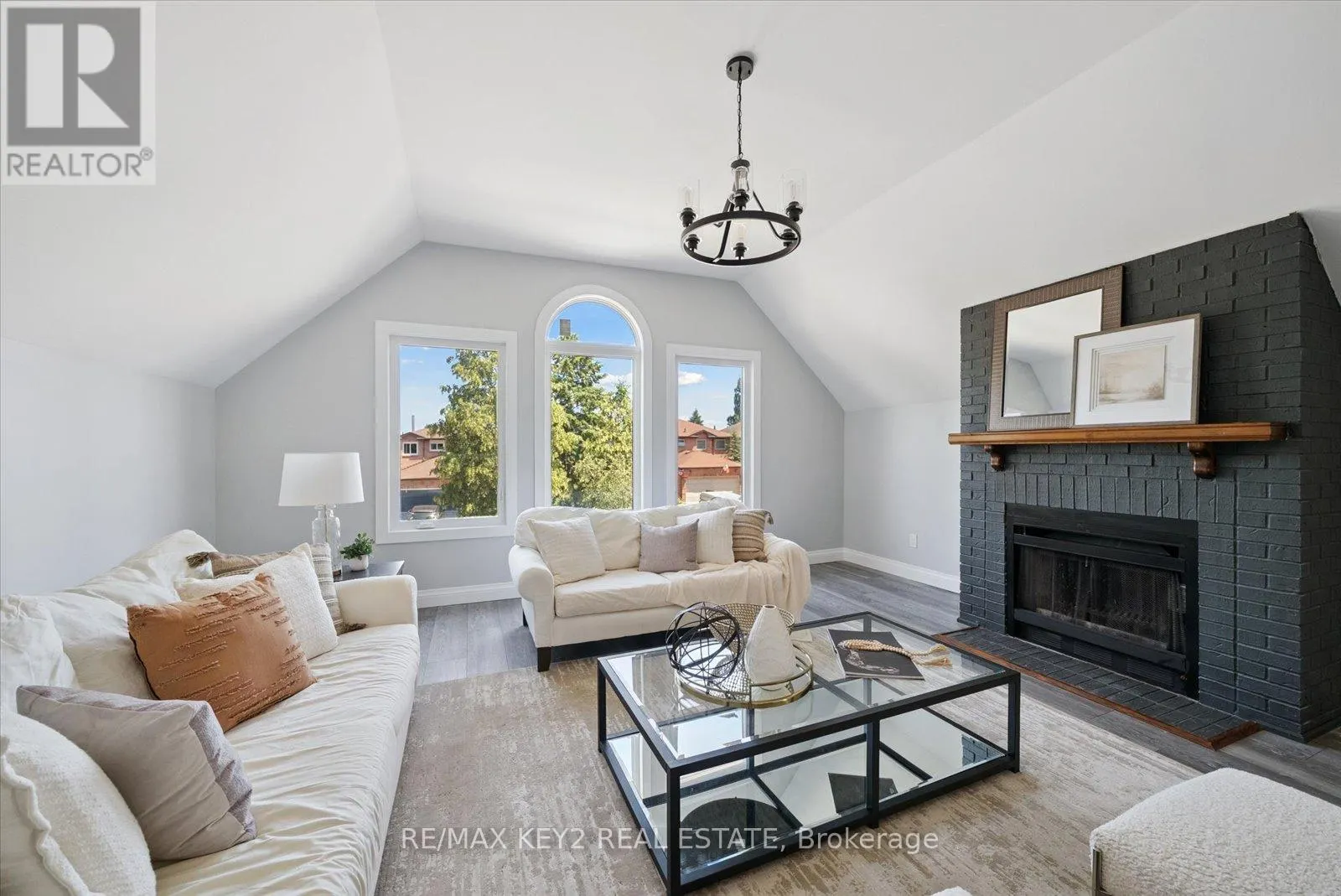 2284 CHAPMAN COURT