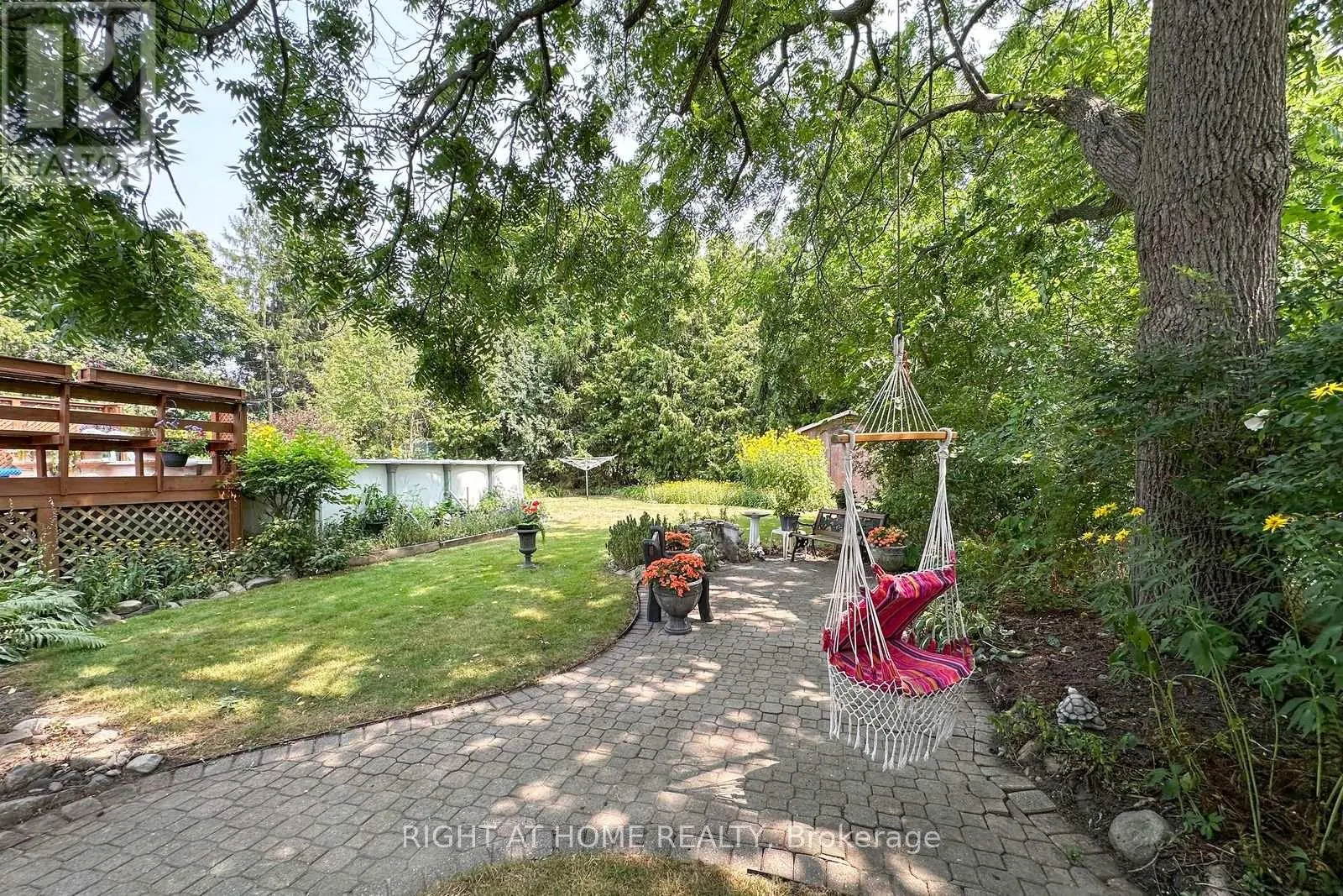 207 HALLETT AVENUE