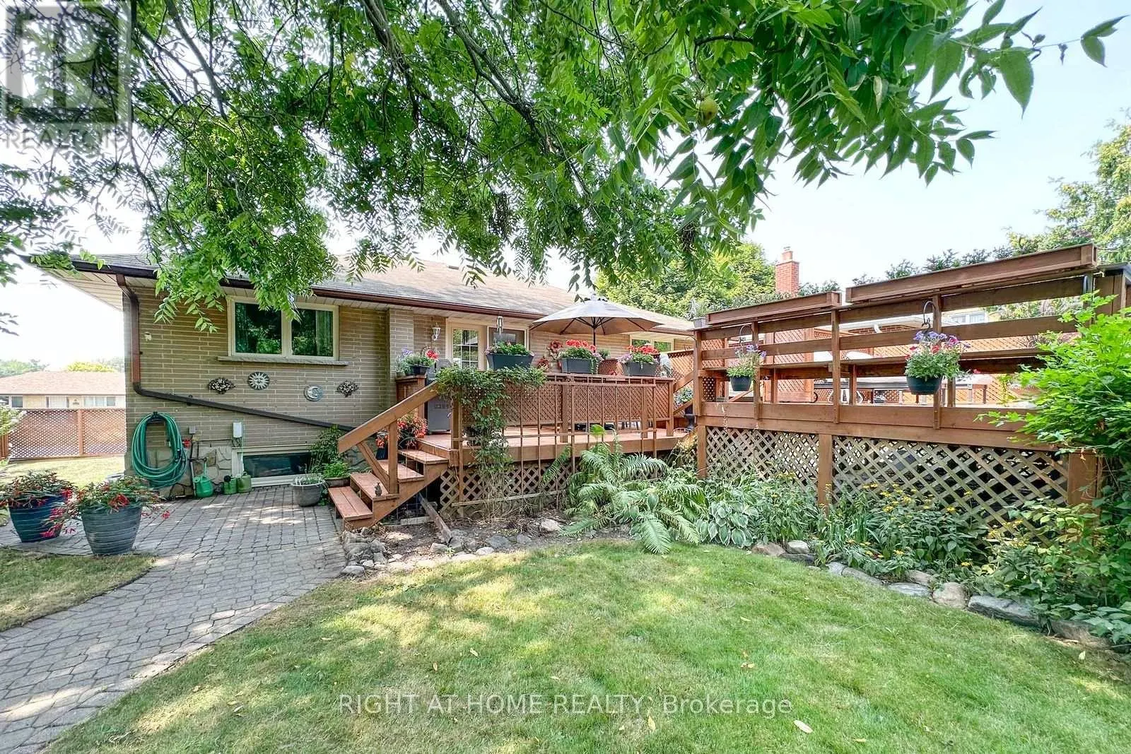 207 HALLETT AVENUE