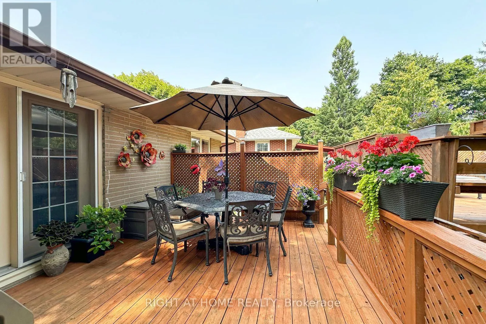207 HALLETT AVENUE