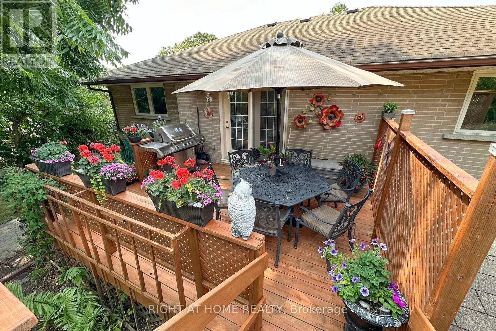 207 HALLETT AVENUE
