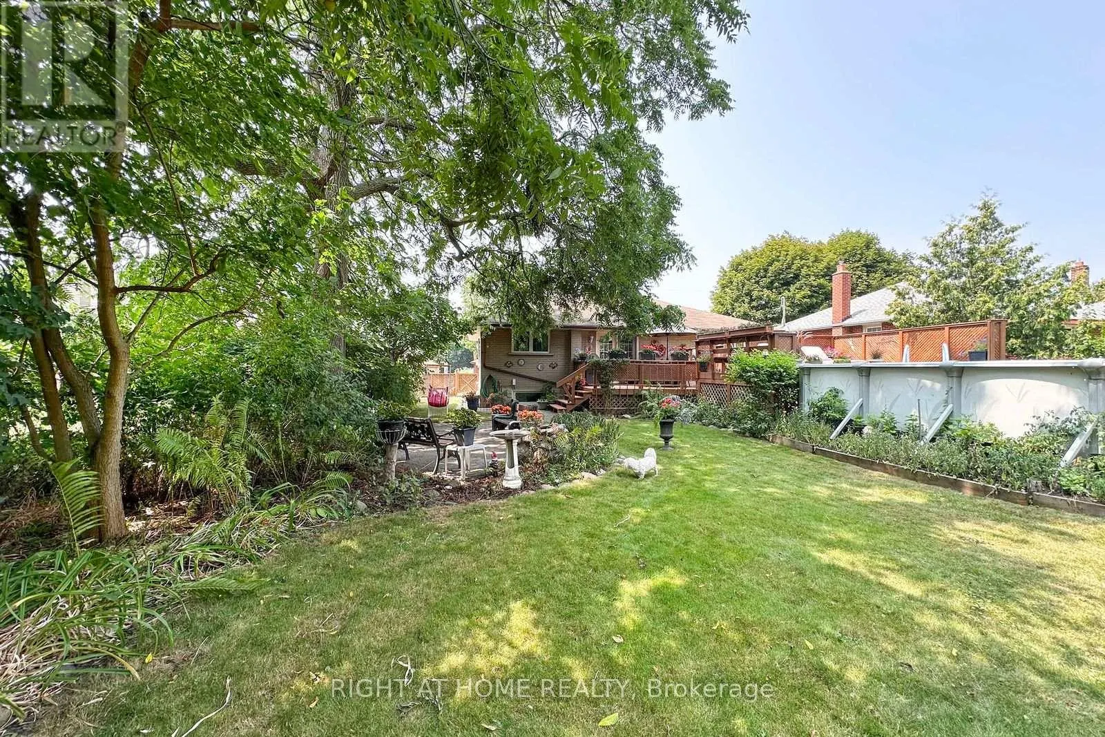 207 HALLETT AVENUE