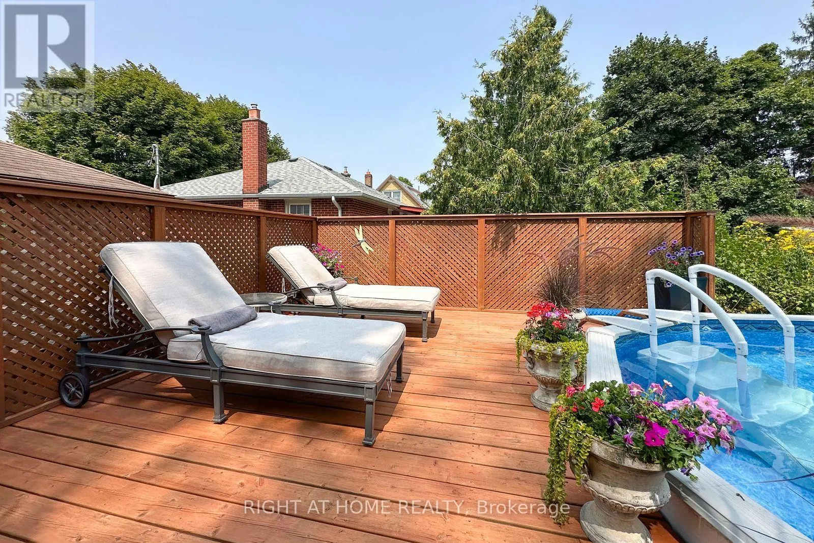 207 HALLETT AVENUE