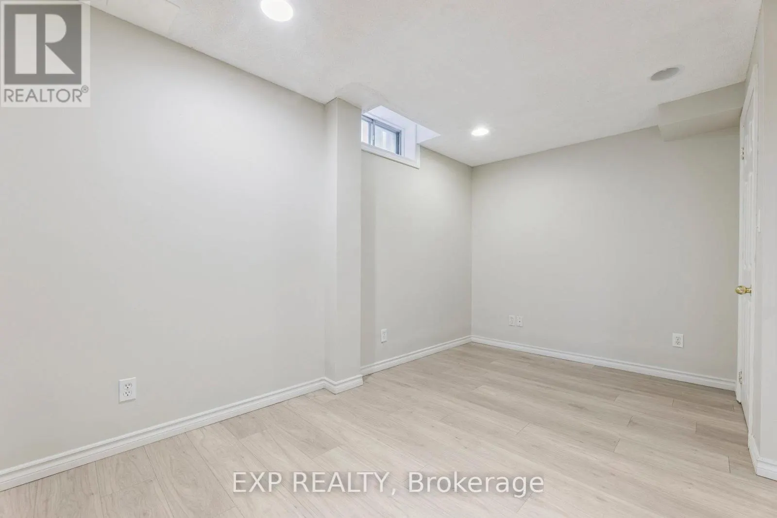 8 MARTINET STREET