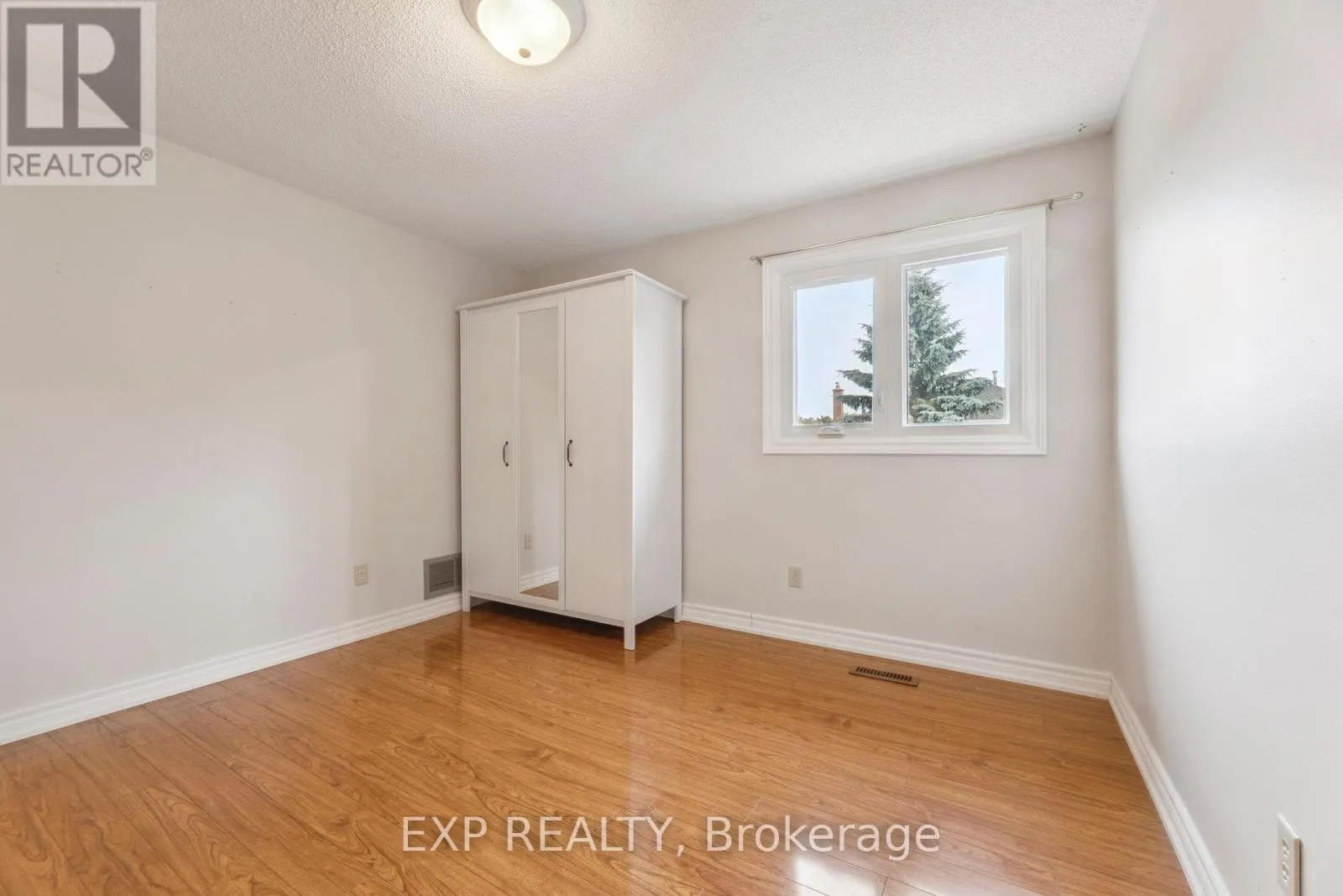8 MARTINET STREET