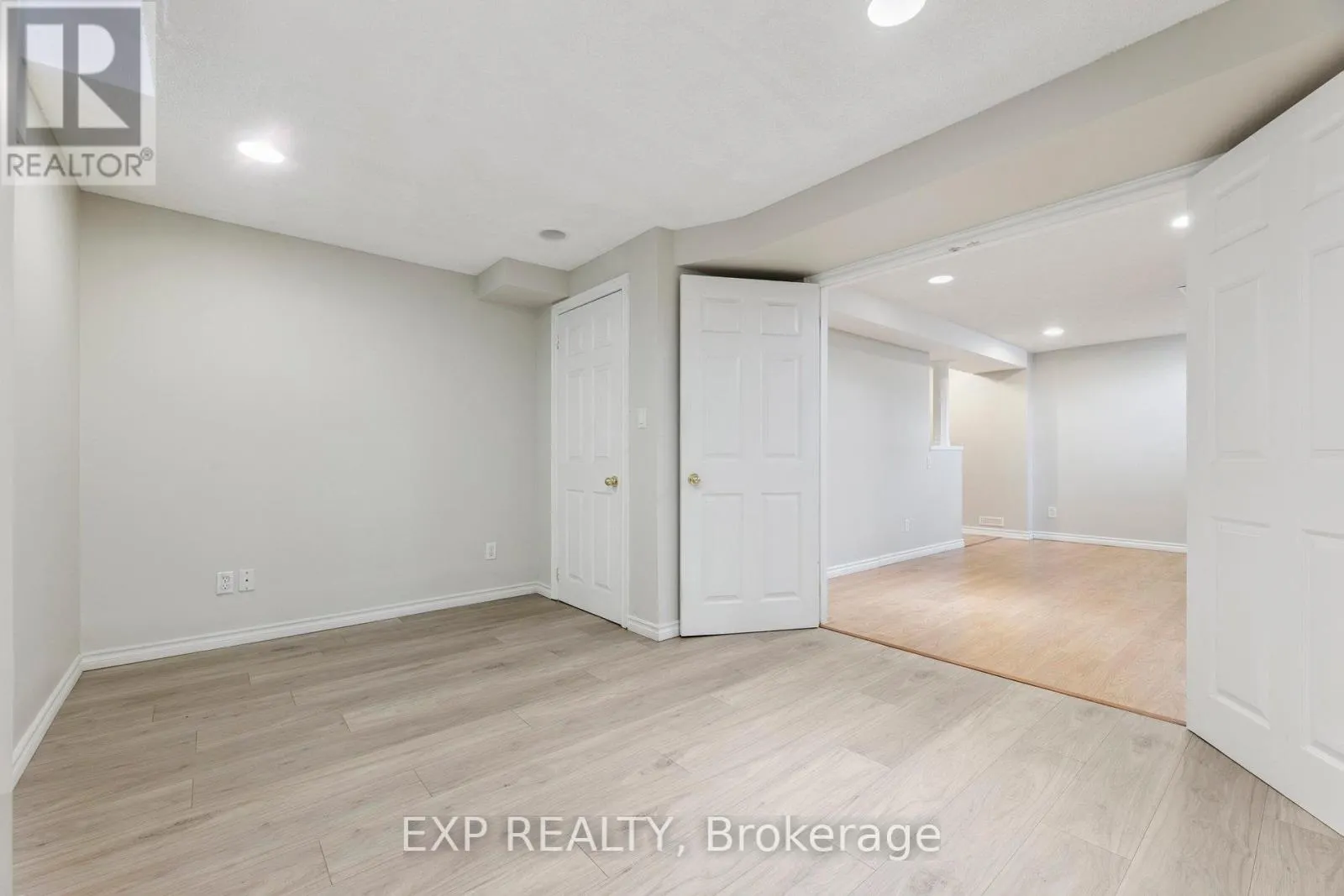 8 MARTINET STREET