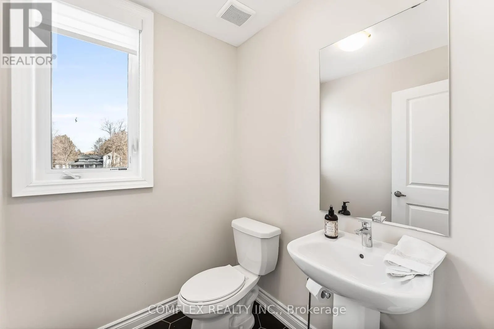 2832 TIPPETT MEWS